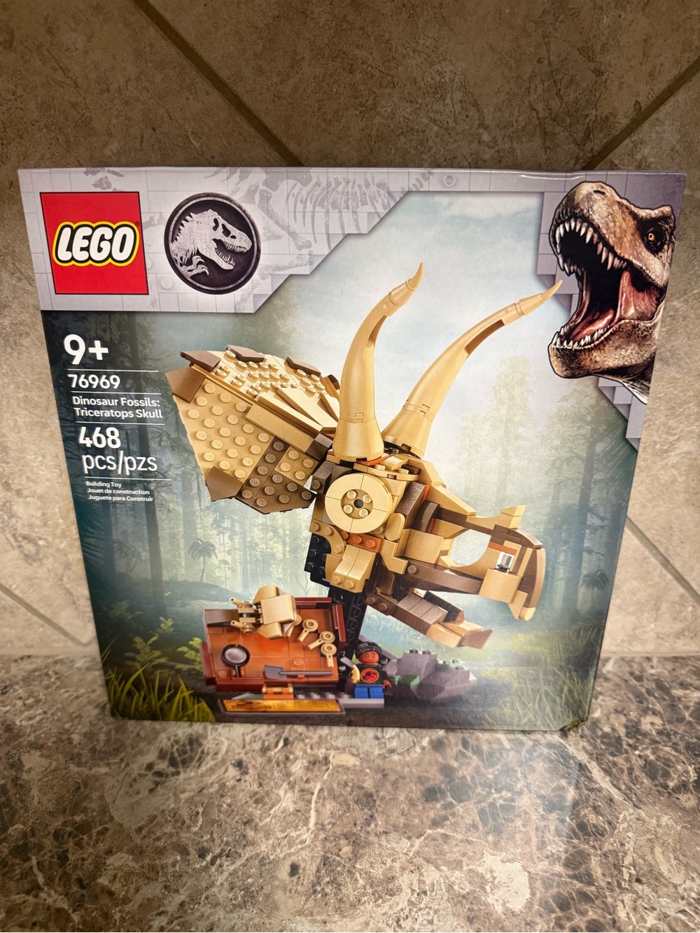 LEGO Dinosaur Fossils Triceratops Skull - Tan, Brown, Black
